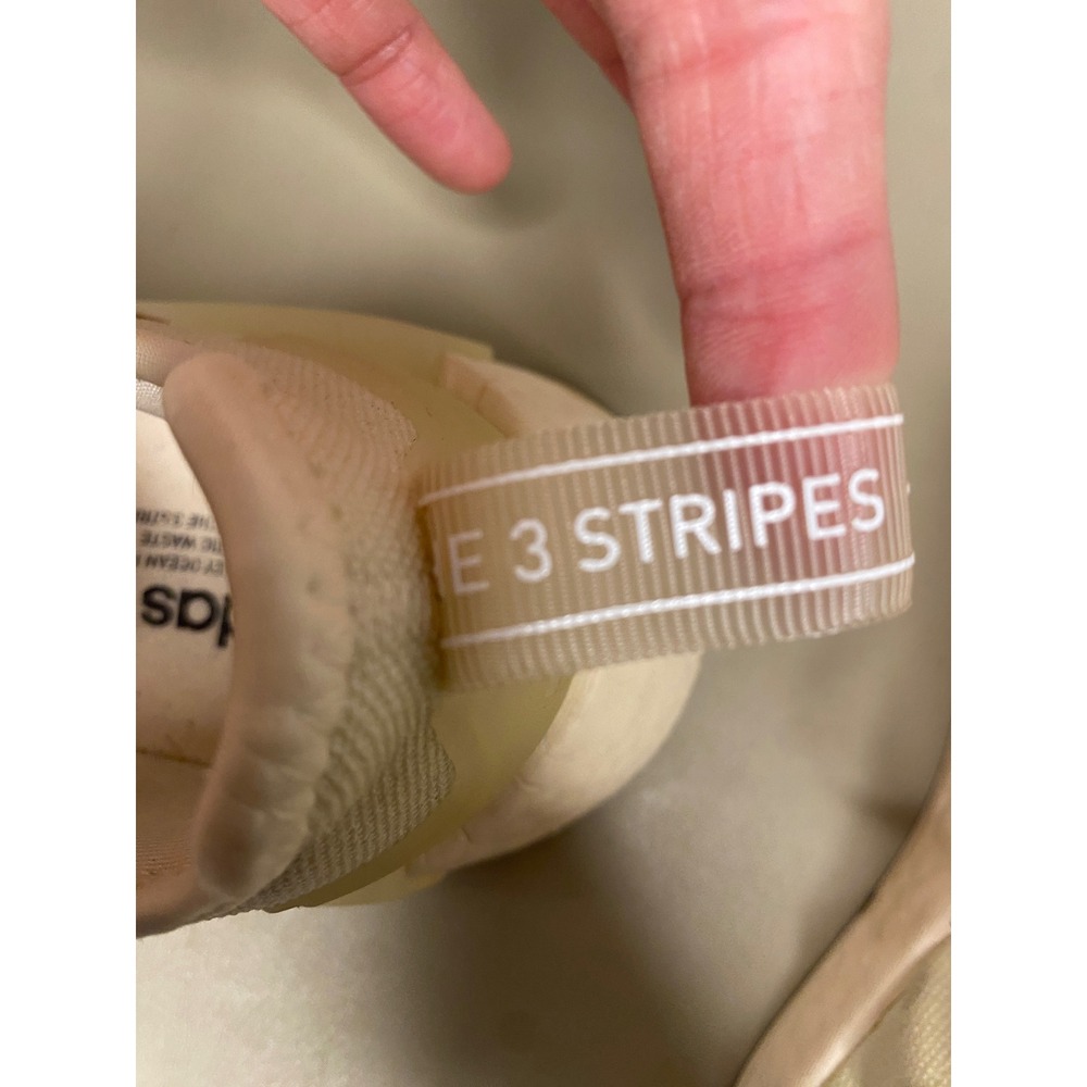 Adidas NMD_R1 V2 Women 7 Wonder White Sand Cream Sneakers Running Shoes - Picture 11 of 13